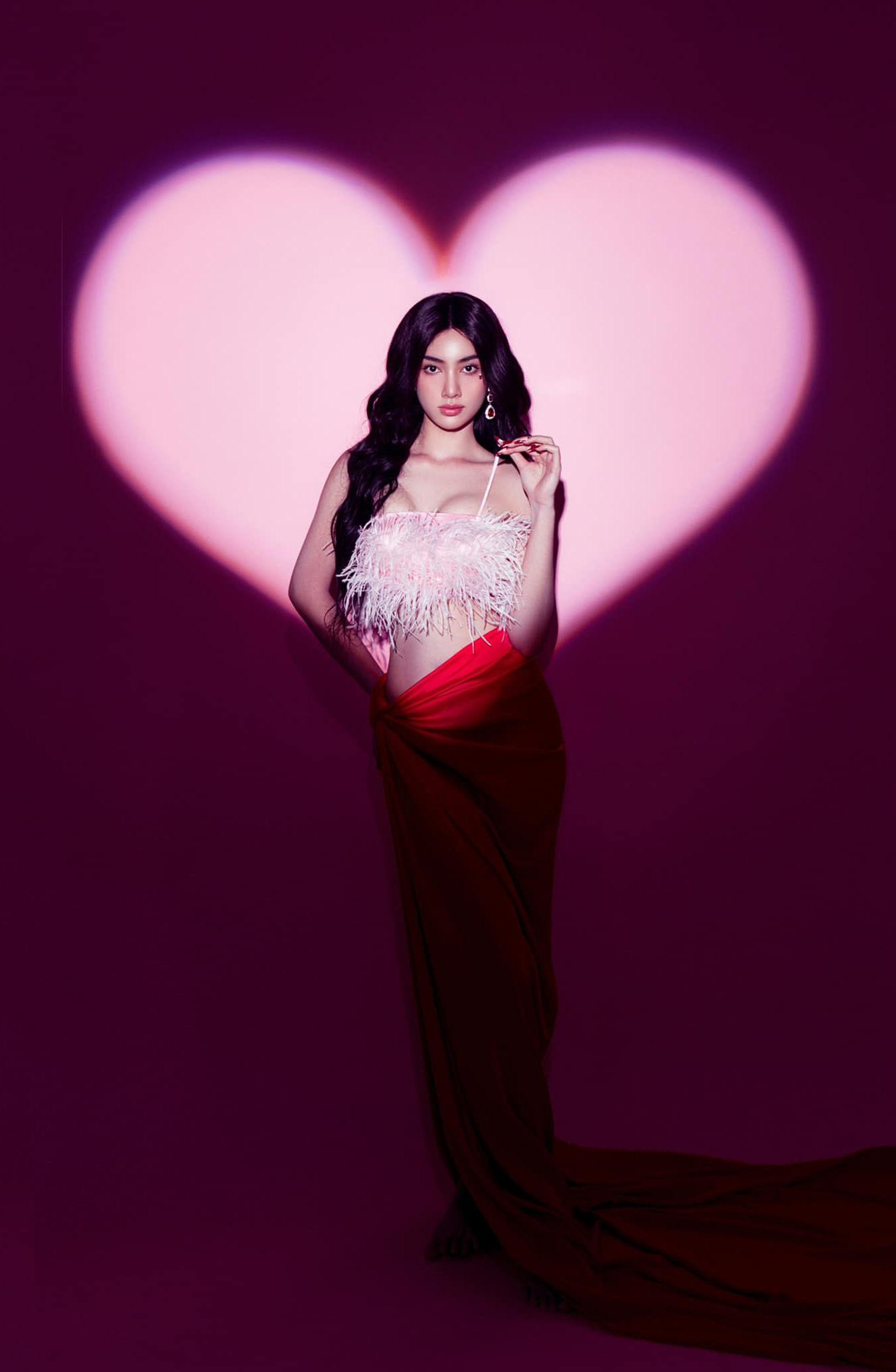 Cẩm Đan sinh năm 2002, từng lọt vào Top 15 Hoa hậu Việt Nam 2020. Tham gia cuộc thi khi chỉ vừa tròn 18 tuổi nhưng Cẩm Đan là một trong những thí sinh thu hút lượng quan tâm đông đảo của khán giả bởi vẻ đẹp sắc sảo. Cô cũng là thí sinh duy nhất để tóc ngắn trong cuộc thi.