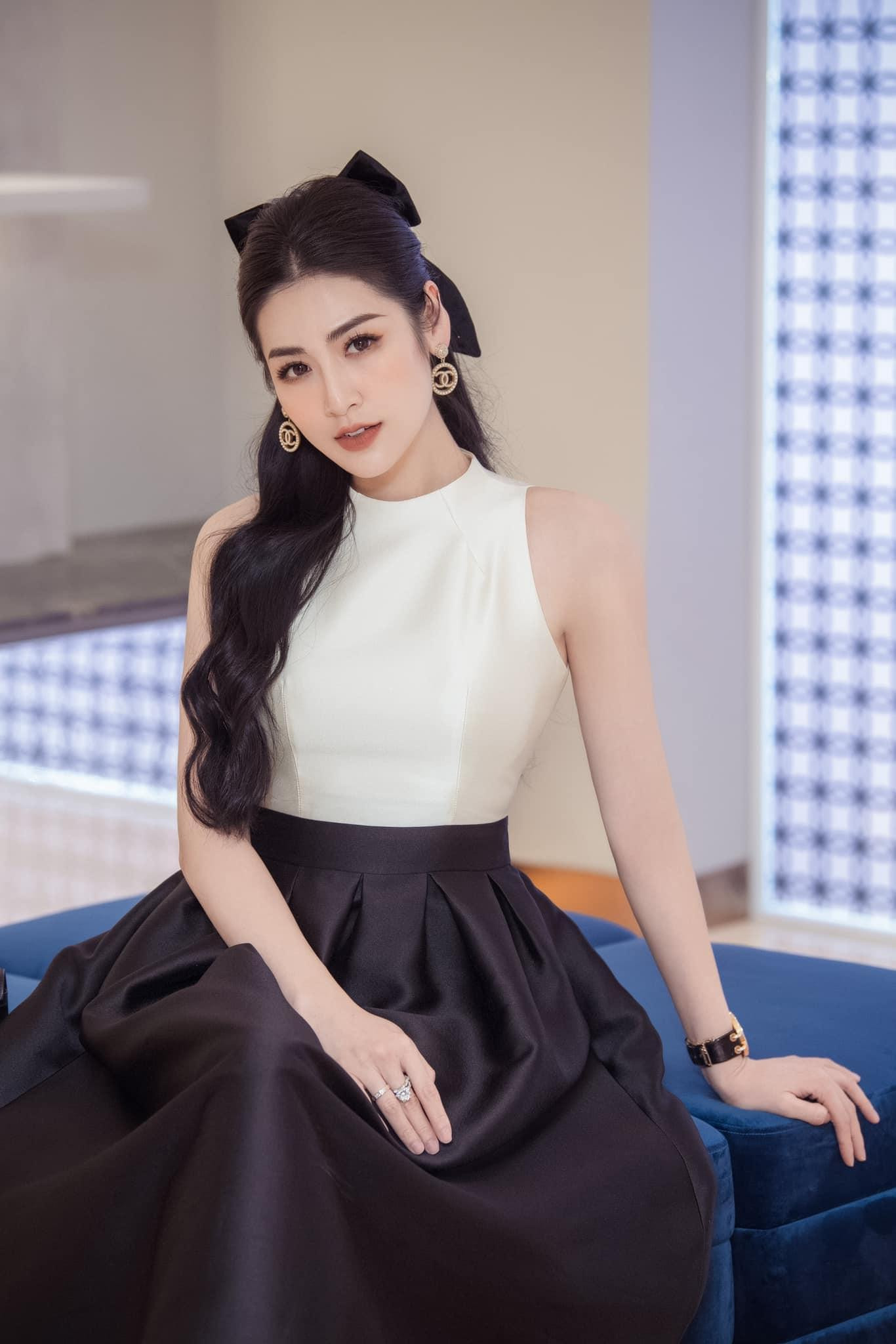 Á hậu Tú Anh mắc COVID-19. Á hậu Tú Anh mắc COVID-19.