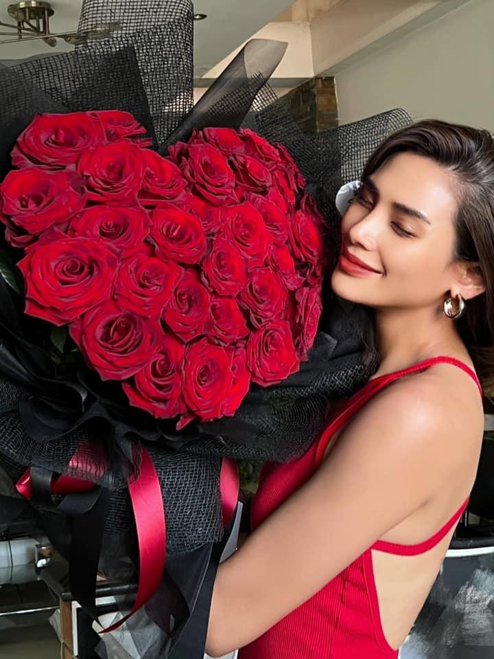 Người đẹp diện thiết kế táo bạo khoe trọn lưng trần quyến rũ.