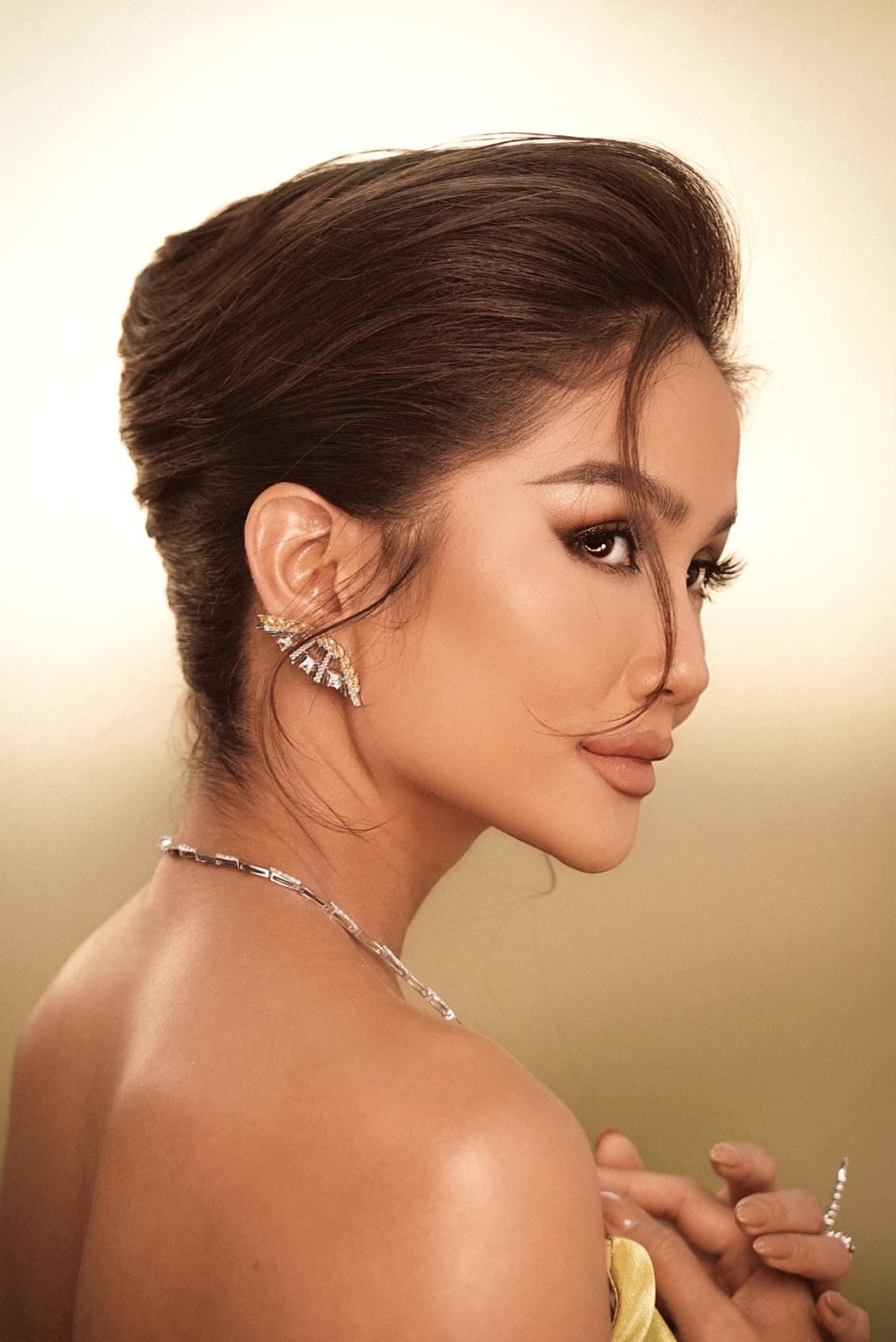 Nhan sắc cá tính, nóng bỏng của Hoa hậu Hoàn vũ Việt Nam 2017 ngày càng 'thăng hạng'. Nhan sắc cá tính, nóng bỏng của Hoa hậu Hoàn vũ Việt Nam 2017 ngày càng 'thăng hạng'.