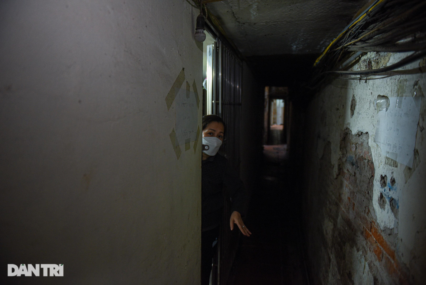 Gia đình bà Hương sống ở con ngõ siêu nhỏ đã nhiều năm, chứng kiến bao câu chuyện bi hài nơi đây.