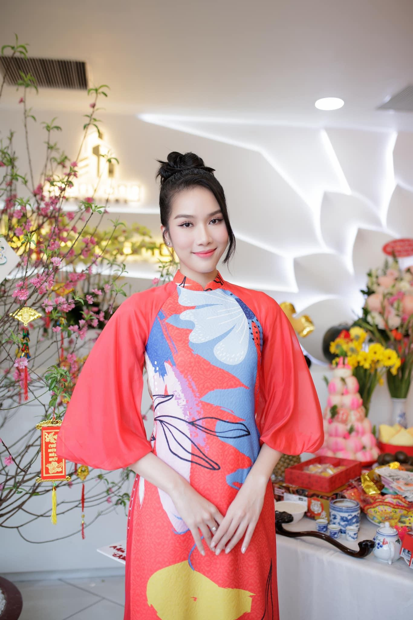 Nhan sắc dịu dàng, trong trẻo của Á hậu Phương Anh luôn chiếm được cảm tình của các fans. Nhan sắc dịu dàng, trong trẻo của Á hậu Phương Anh luôn chiếm được cảm tình của các fans.