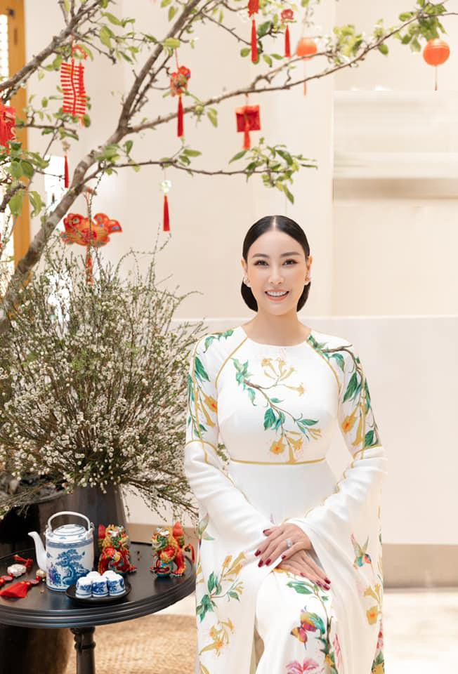 Nhan sắc trẻ đẹp mãi với thời gian, sự nghiệp thành công và gia đình hạnh phúc viên mãn khiến Hà Kiều Anh trở thành biểu tượng nhan sắc Việt.