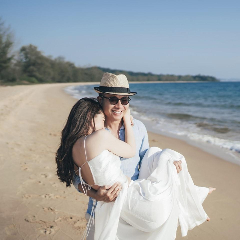 Hoa hậu Dương Thùy Linh đăng ảnh tình tứ bên ông xã trên biển vào ngày lễ tình nhân. Hoa hậu Dương Thùy Linh đăng ảnh tình tứ bên ông xã trên biển vào ngày lễ tình nhân.