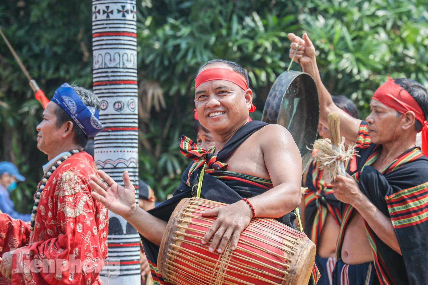 Theo quan niệm của người Pà Thẻn, sau 2 ngày 2 đêm, người được cấp sắc trải qua 8 bước của lễ cấp sắc, sau đó mới chính thức được làm thầy.