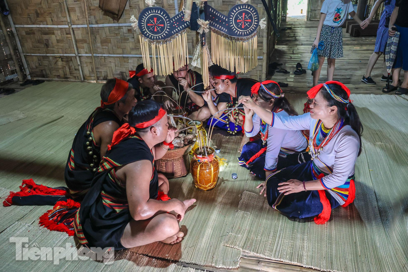 Lễ cấp sắc là một một tập quán không thể thiếu trong đời sống tinh thần của đồng bào dân tộc Pà Thẻn.