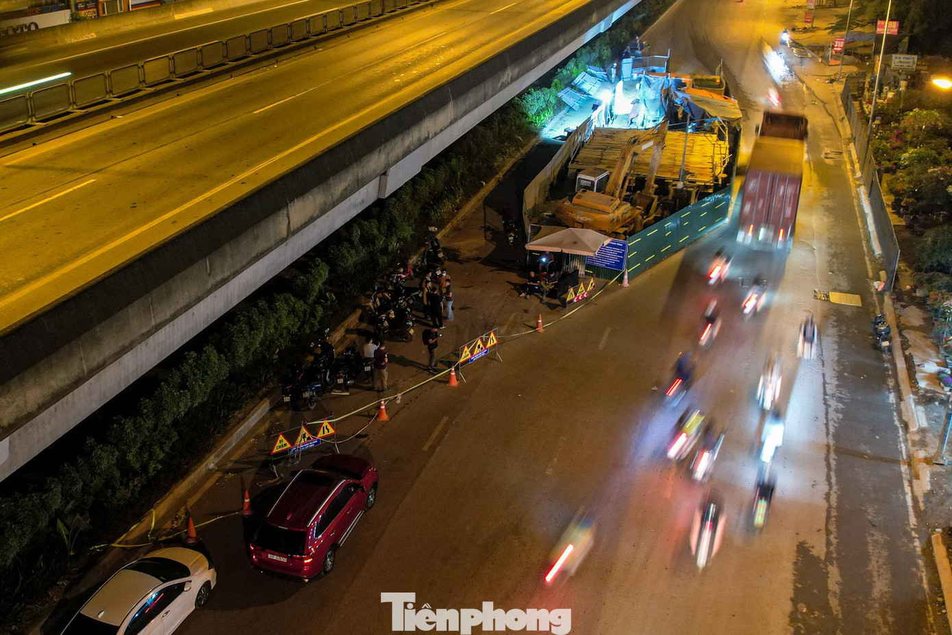 Việc gỡ rào sẽ được hoàn thành ngay trong đêm.