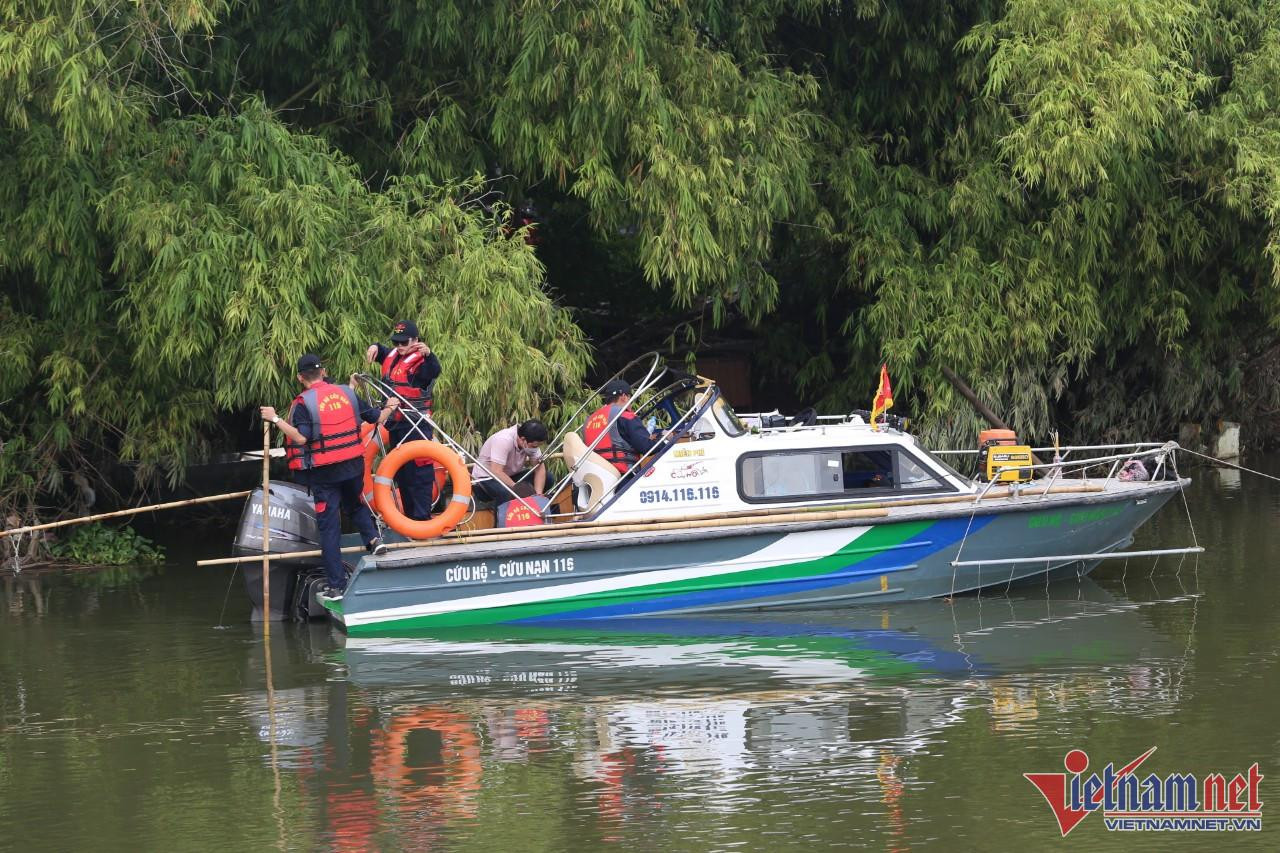 Lực lượng chức năng tìm kiếm nạn nhân Lực lượng chức năng tìm kiếm nạn nhân