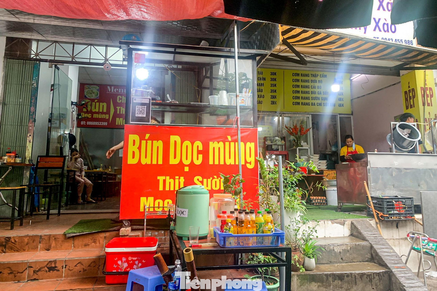 Lãnh đạo UBND thành phố Hà Nội nêu quan điểm, sẽ: Kiên quyết thu hồi để xử lý theo quy định các diện tích nhà, đất không được sử dụng, sử dụng không đúng quy định, kém hiệu quả; xử lý cơ quan được giao, thuê nợ nghĩa vụ tài chính về nhà; Tiến hành phân loại, xử lý dứt điểm các trường hợp vi phạm như nợ đọng tiền thuê, bị chiếm dụng hoặc tự bố trí cho thuê trái phép, vi phạm trật tự xây dựng, có tranh chấp, khiếu kiện về quyền sử dụng, sở hữu… Đáng chú ý, thành phố quyết định giao cơ quan chức năng toàn diện công tác quản lý, sử dụng quỹ nhà chuyên dùng của Cty Quản lý nhà Hà Nội trong quý IV/2022. Lãnh đạo UBND thành phố Hà Nội nêu quan điểm, sẽ: Kiên quyết thu hồi để xử lý theo quy định các diện tích nhà, đất không được sử dụng, sử dụng không đúng quy định, kém hiệu quả; xử lý cơ quan được giao, thuê nợ nghĩa vụ tài chính về nhà; Tiến hành phân loại, xử lý dứt điểm các trường hợp vi phạm như nợ đọng tiền thuê, bị chiếm dụng hoặc tự bố trí cho thuê trái phép, vi phạm trật tự xây dựng, có tranh chấp, khiếu kiện về quyền sử dụng, sở hữu… Đáng chú ý, thành phố quyết định giao cơ quan chức năng toàn diện công tác quản lý, sử dụng quỹ nhà chuyên dùng của Cty Quản lý nhà Hà Nội trong quý IV/2022.