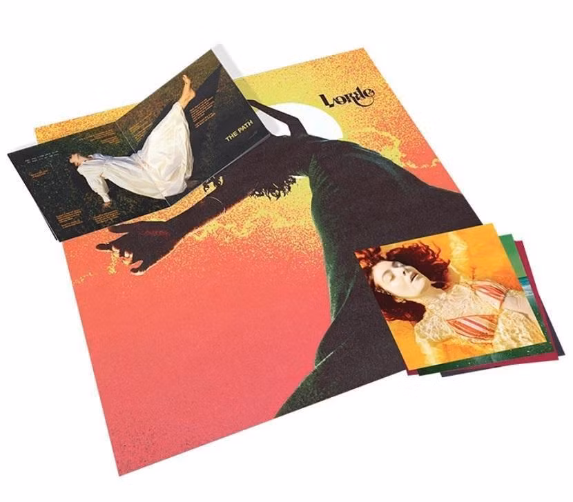 Hãy chờ đón album Solar Power vào ngày 20/8 để tự mình khám phá những ca khúc bí ẩn còn lại bạn nhé!