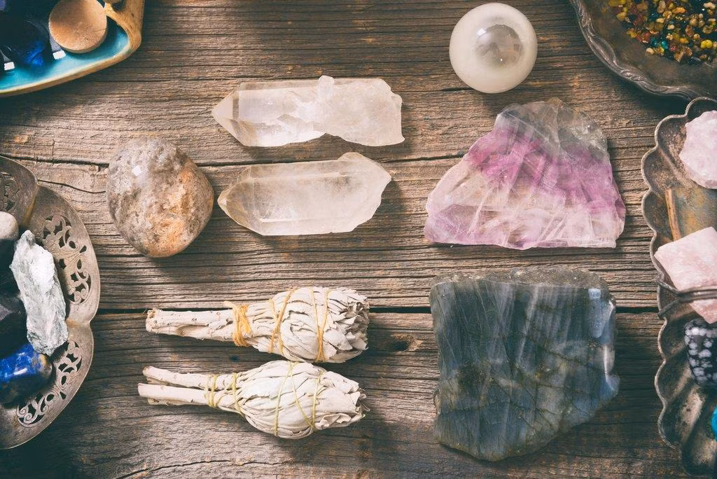 Nếu đã tìm hiểu về Tarot, có lẽ bạn sẽ biết đến những thứ này. (Ảnh minh họa từ Internet)