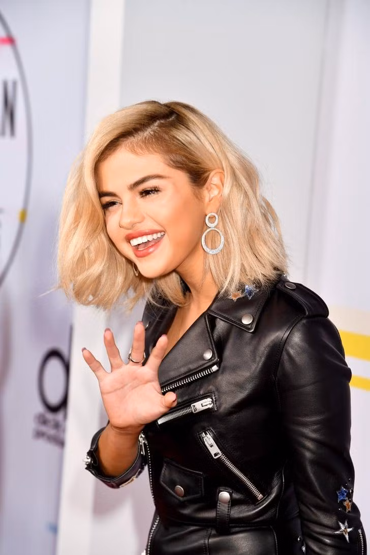 Selena cuốn hút tại lễ trao giải AMAs 2017 với mái tóc cực trendy.