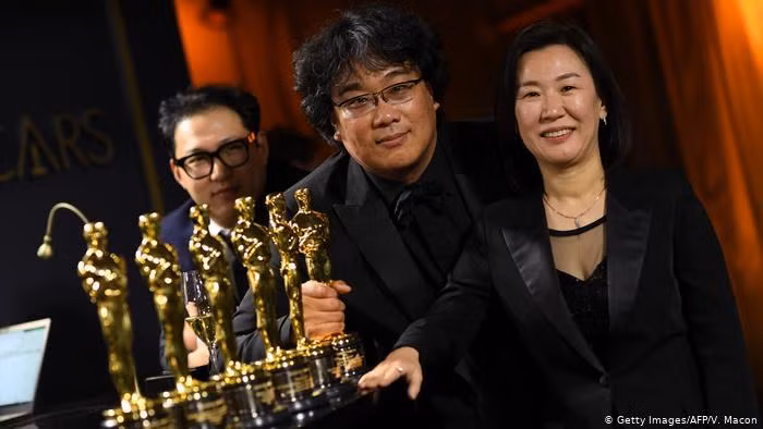 Chiến thắng "chấn động địa cầu" của Parasite (Kí sinh trùng) tại Oscar 2020.