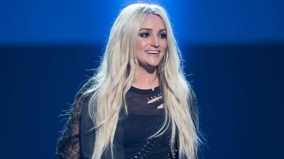 Jamie Lynn Spears, em gái của Britney Spears. Jamie Lynn Spears, em gái của Britney Spears.