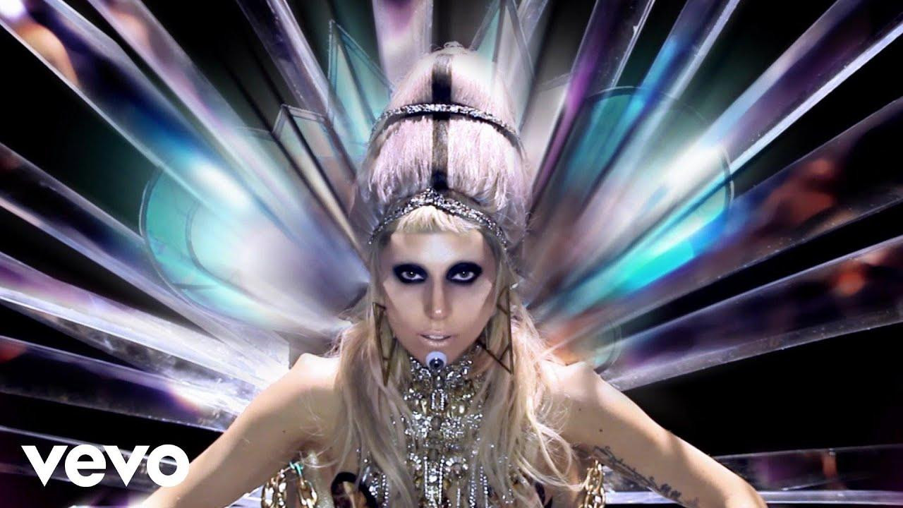 MV Born This Way gây chấn động một thời.