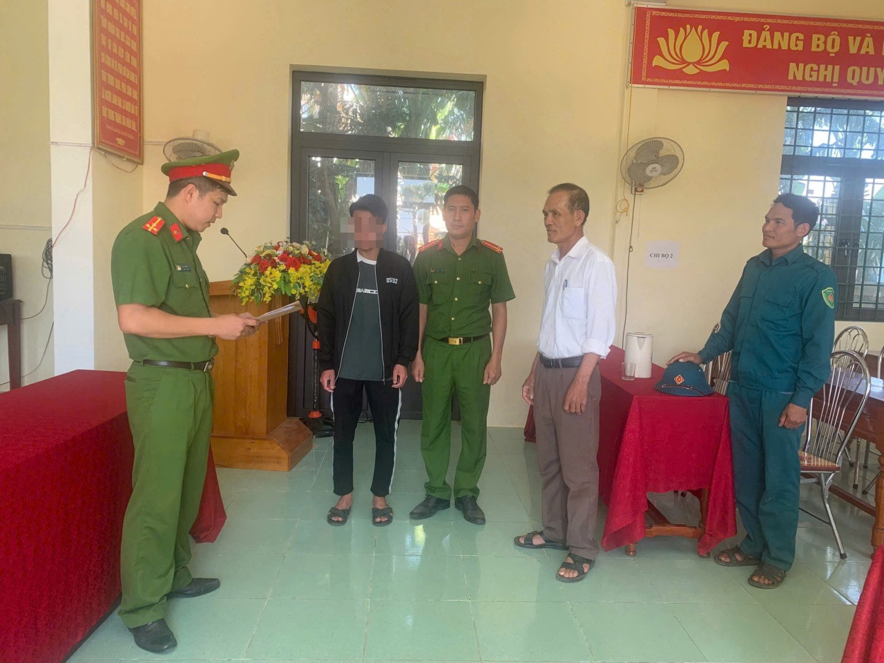 Cơ quan chức năng tống đạt các quyết định đối với T.A.D.