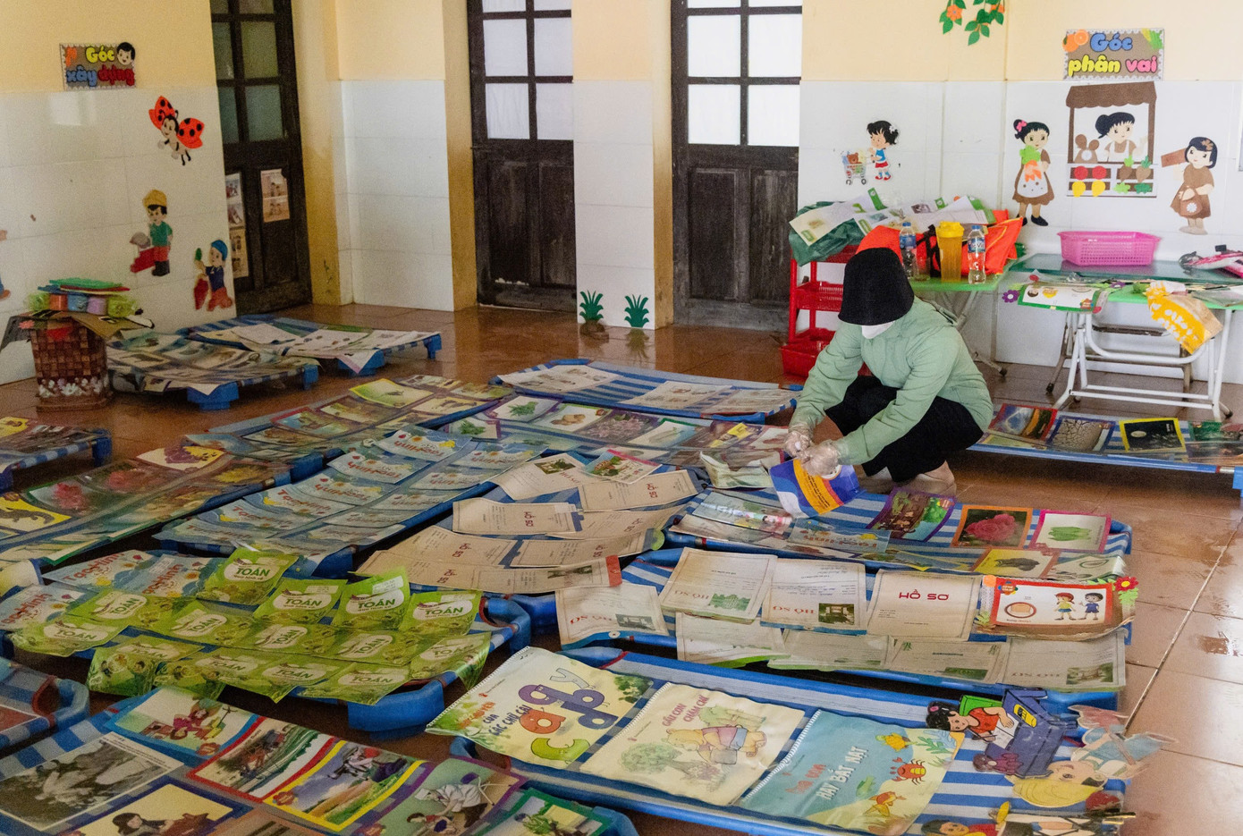 Nhờ sự chung tay của nhiều lực lượng, mà một số trường học trên địa bàn 2 huyện Quảng Ninh và Lệ Thuỷ sẵn sàng đón học sinh đến trường.