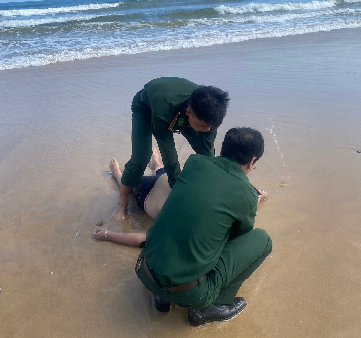 Nạn nhân đã xuống tắm ở vùng nước xoáy và bị cuốn ra xa.