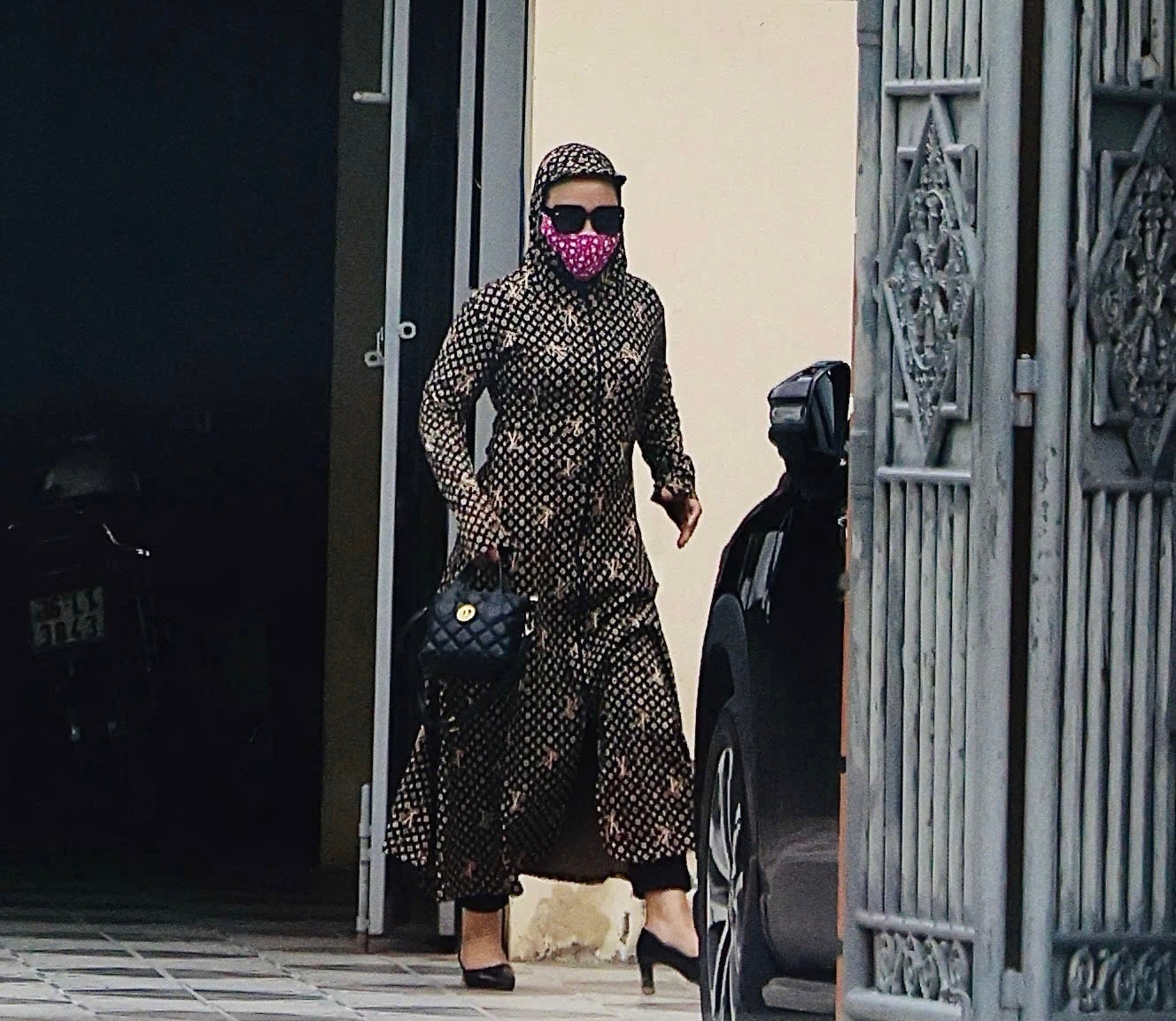 Ông Ngọc nói, ông không quen biết người phụ nữ này. Ông Ngọc nói, ông không quen biết người phụ nữ này.