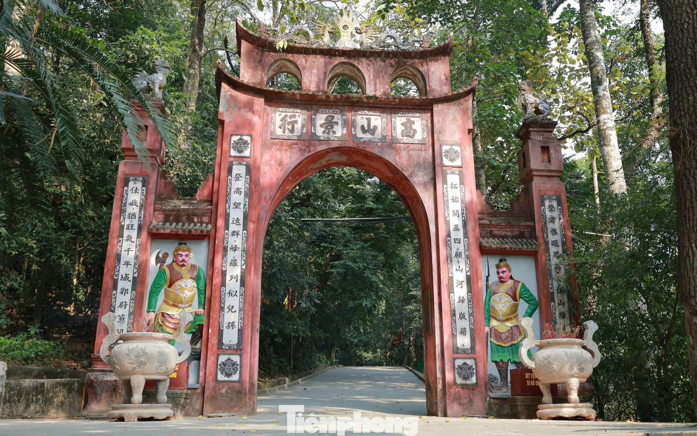 Việc chỉnh trang khuôn viên, tổ chức, sắp xếp, bố trí các địa điểm bán hàng và kinh doanh dịch vụ phải đảm bảo khoa học, phù hợp thực tế, công khai, minh bạch trong triển khai thực hiện.