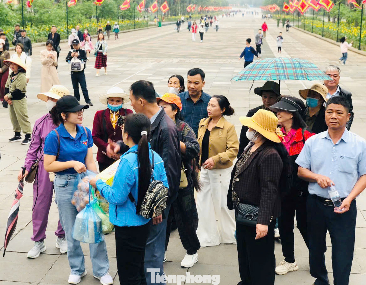 "Tỉnh Đoàn khuyến khích, vận động đoàn viên thanh niên phát huy tinh thần xung kích của đoàn viên thanh niên, tích cực thực hiện nếp sống văn hóa, văn minh, thân thiện, góp phần quảng bá các sản phẩm du lịch văn hóa, quê hương, con người Phú Thọ", chị Đinh Thị Tuyết Mai nhấn mạnh. "Tỉnh Đoàn khuyến khích, vận động đoàn viên thanh niên phát huy tinh thần xung kích của đoàn viên thanh niên, tích cực thực hiện nếp sống văn hóa, văn minh, thân thiện, góp phần quảng bá các sản phẩm du lịch văn hóa, quê hương, con người Phú Thọ", chị Đinh Thị Tuyết Mai nhấn mạnh.