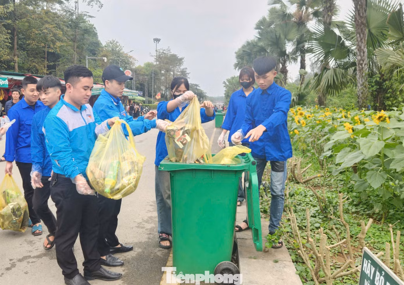 Cùng với các hoạt động trên, Tỉnh Đoàn cũng yêu cầu các cấp bộ Đoàn, Hội tập trung đẩy mạnh các hoạt động tuyên truyền trong cán bộ, đoàn viên thanh niên về giá trị, trách nhiệm gìn giữ, bảo tồn di sản văn hóa trên quê hương Đất Tổ; các di sản văn hóa phi vật thể đại diện của nhân loại được UNESCO vinh danh.