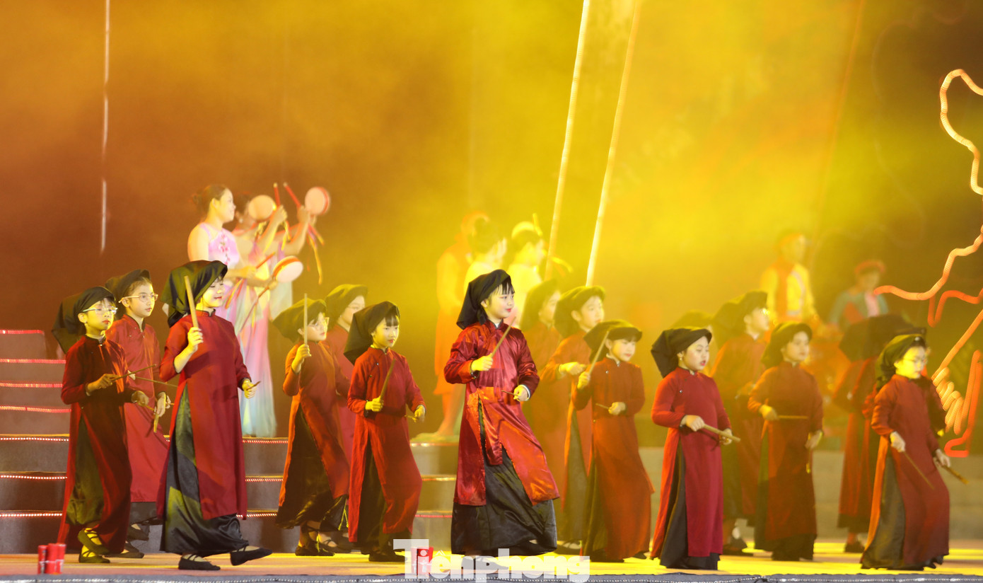 Tiết mục nghệ thuật tôn vinh giá trị văn hóa dân tộc.