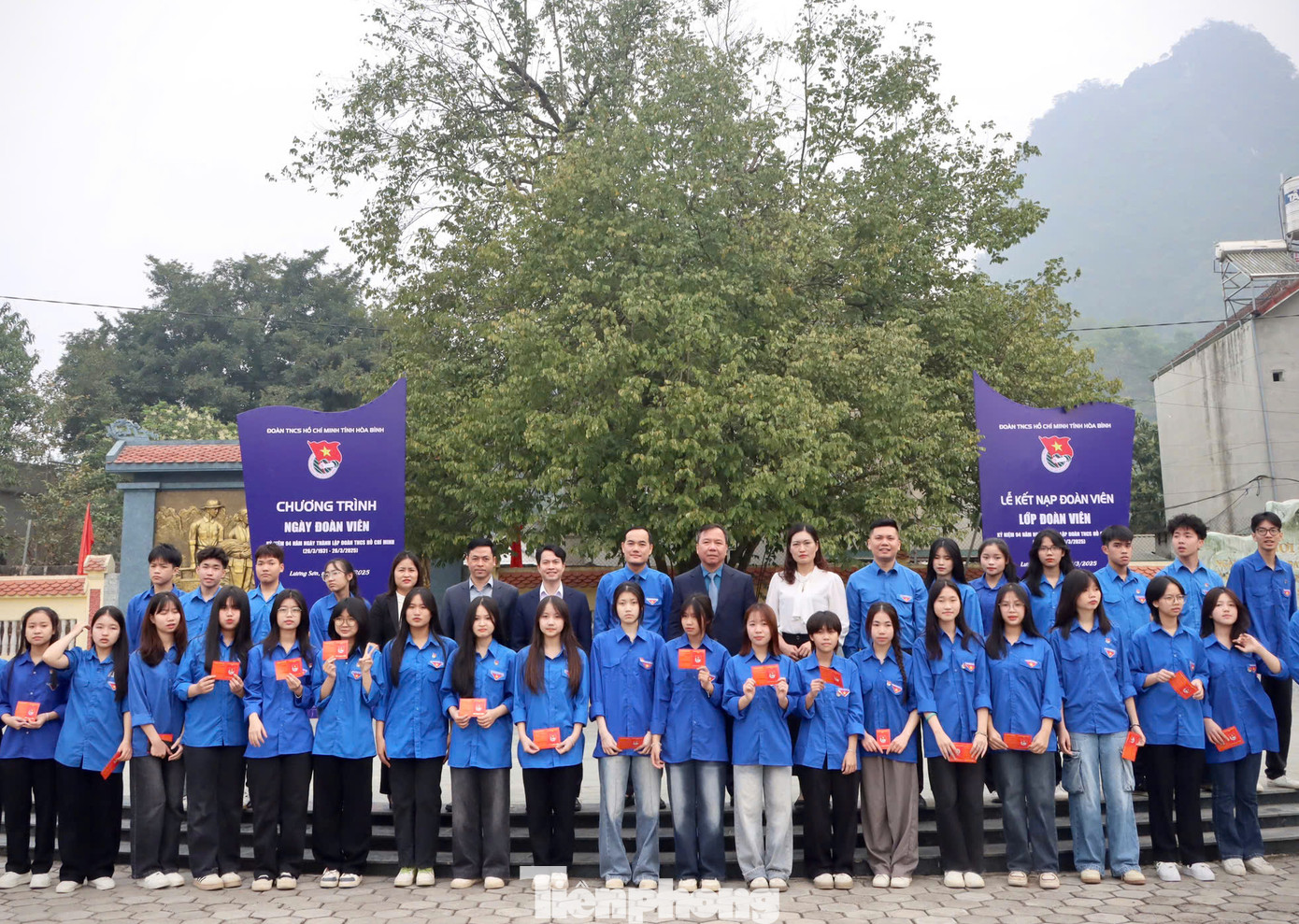 Tỉnh Đoàn Hòa Bình tổ chức Lễ kết nạp và trao thẻ đoàn viên cho 94 đoàn viên.