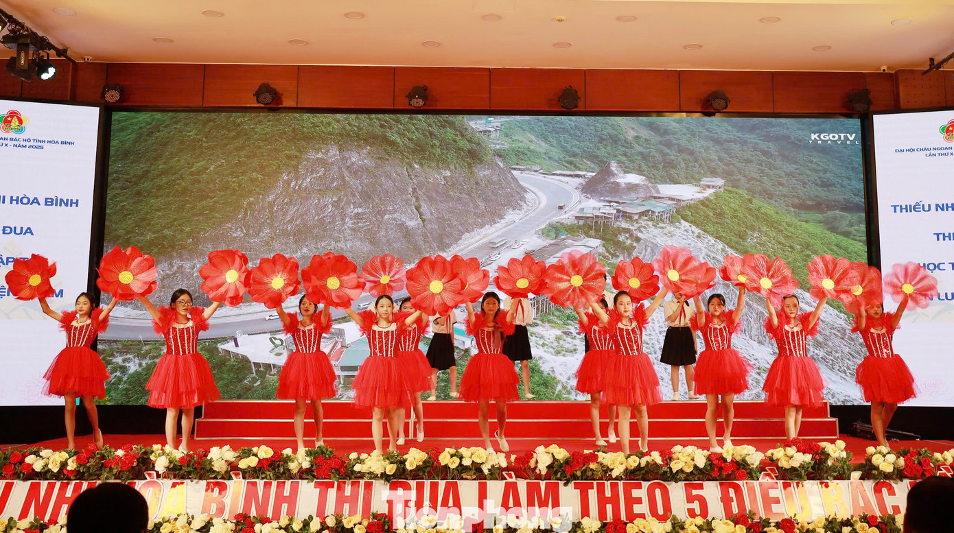 Tiết mục văn nghệ chào mừng Đại hội Cháu ngoan Bác Hồ tỉnh Hòa Bình lần thứ X, năm 2025. Tiết mục văn nghệ chào mừng Đại hội Cháu ngoan Bác Hồ tỉnh Hòa Bình lần thứ X, năm 2025.