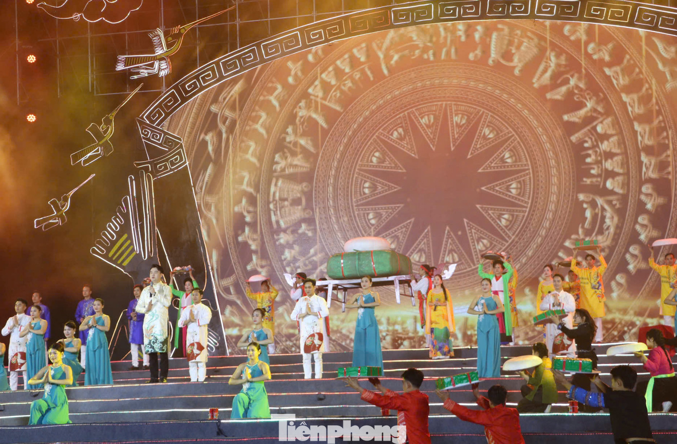 Tiết mục nghệ thuật làm nổi bật, tôn vinh các giá trị văn hóa thời đại Hùng Vương.