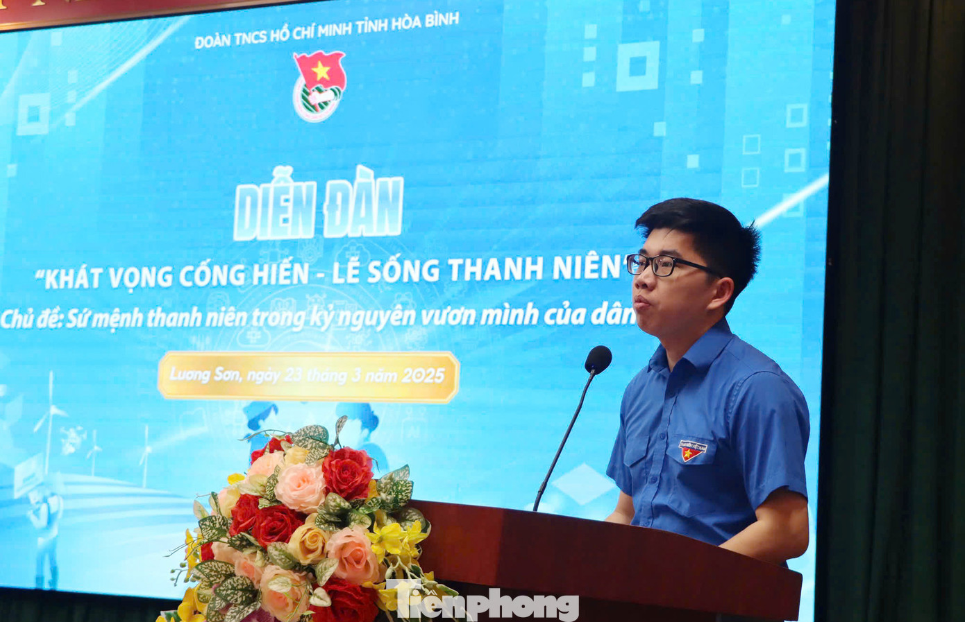 Tại diễn đàn, các đại biểu cùng các bạn đoàn viên thanh niên nghe, thảo luận 3 chuyên đề: Phát huy trách nhiệm của thanh niên với việc thúc đẩy chuyển đổi số, đáp ứng những yêu cầu đặt ra trong kỷ nguyên vươn mình của dân tộc; Chống lãng phí và trách nhiệm của thế hệ trẻ; Vai trò của đoàn viên thanh niên thời kỳ mới phát triển toàn diện, đáp ứng yêu cầu, nhiệm vụ trong kỷ nguyên vươn mình của dân tộc.