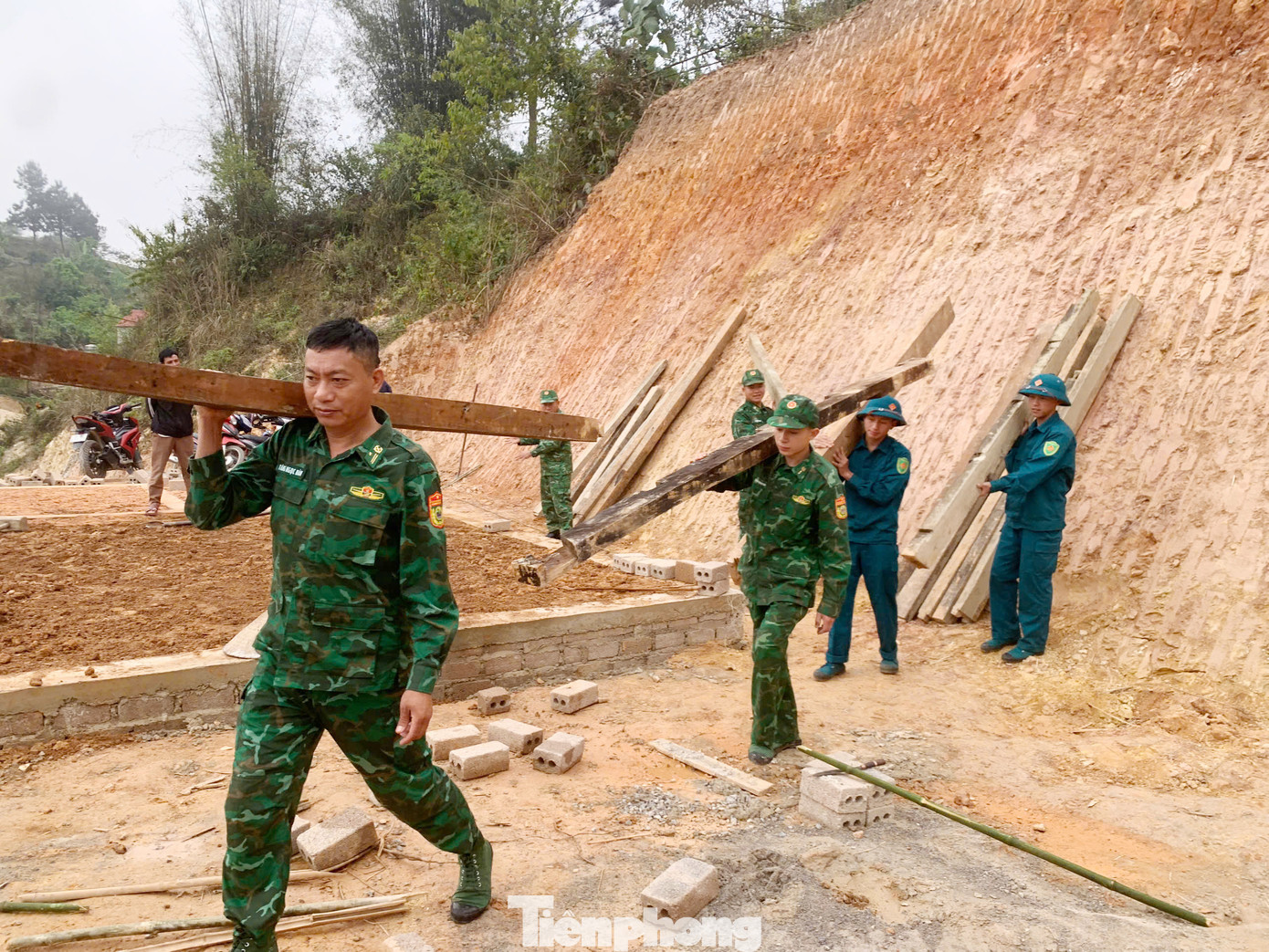 Hiện nay, BĐBP tỉnh đang phối hợp với địa phương triển khai thực hiện xóa nhà tạm, nhà dột nát cho người dân theo đúng quy định đảm bảo hỗ trợ đúng đối tượng, thời gian đề ra.