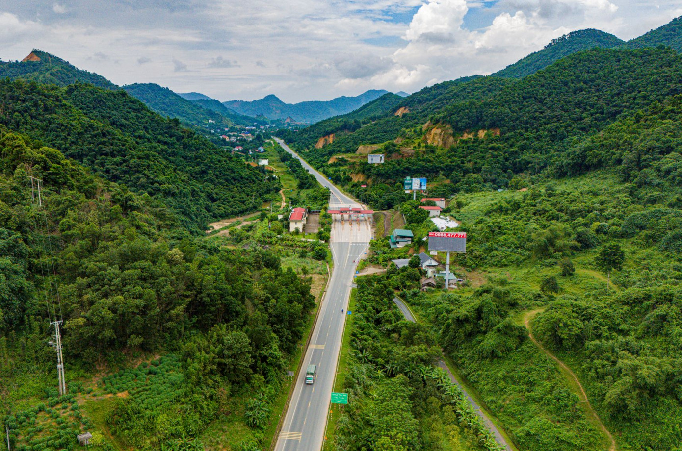 Cao tốc Hòa Lạc - Hòa Bình với mục tiêu sẽ kết nối đường bộ cao tốc Thủ đô với các tỉnh Hòa Bình, Sơn La, Điện Biên. Cao tốc Hòa Lạc - Hòa Bình với mục tiêu sẽ kết nối đường bộ cao tốc Thủ đô với các tỉnh Hòa Bình, Sơn La, Điện Biên.