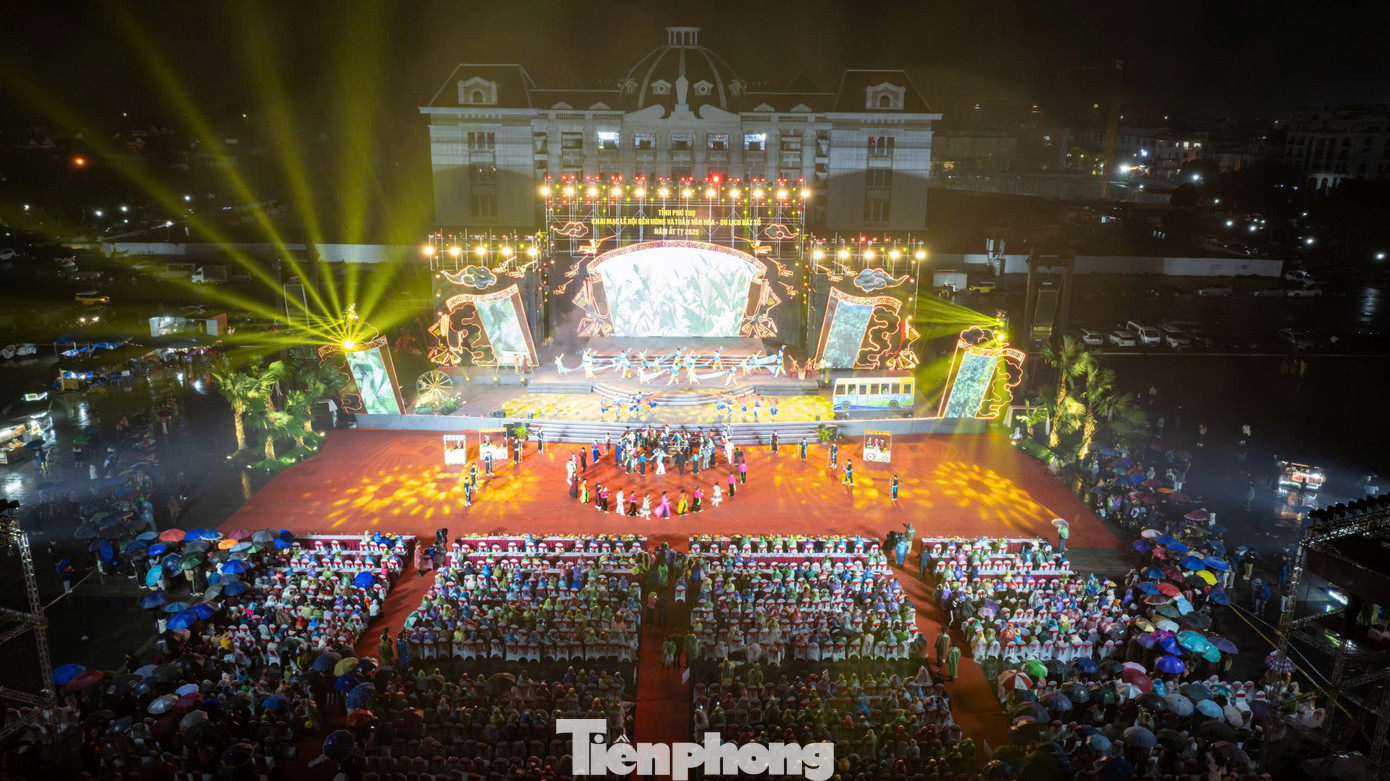 Toàn cảnh chương trình nghệ thuật Âm vang nguồn cội.