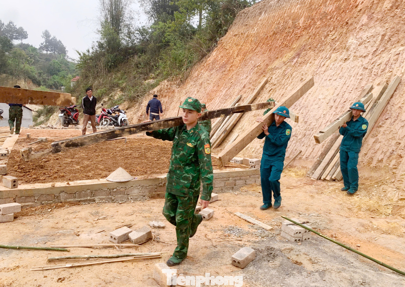 Hiện nay, BĐBP tỉnh đang phối hợp với địa phương triển khai thực hiện xóa nhà tạm, nhà dột nát cho người dân theo đúng quy định đảm bảo hỗ trợ đúng đối tượng, thời gian đề ra.