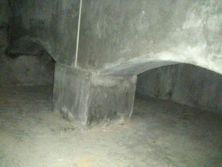 Góc làm việc và hầm trú ẩn của Chủ tịch Hồ Chí Minh trong thời kỳ cách mạng ở đồn điền Chi Nê