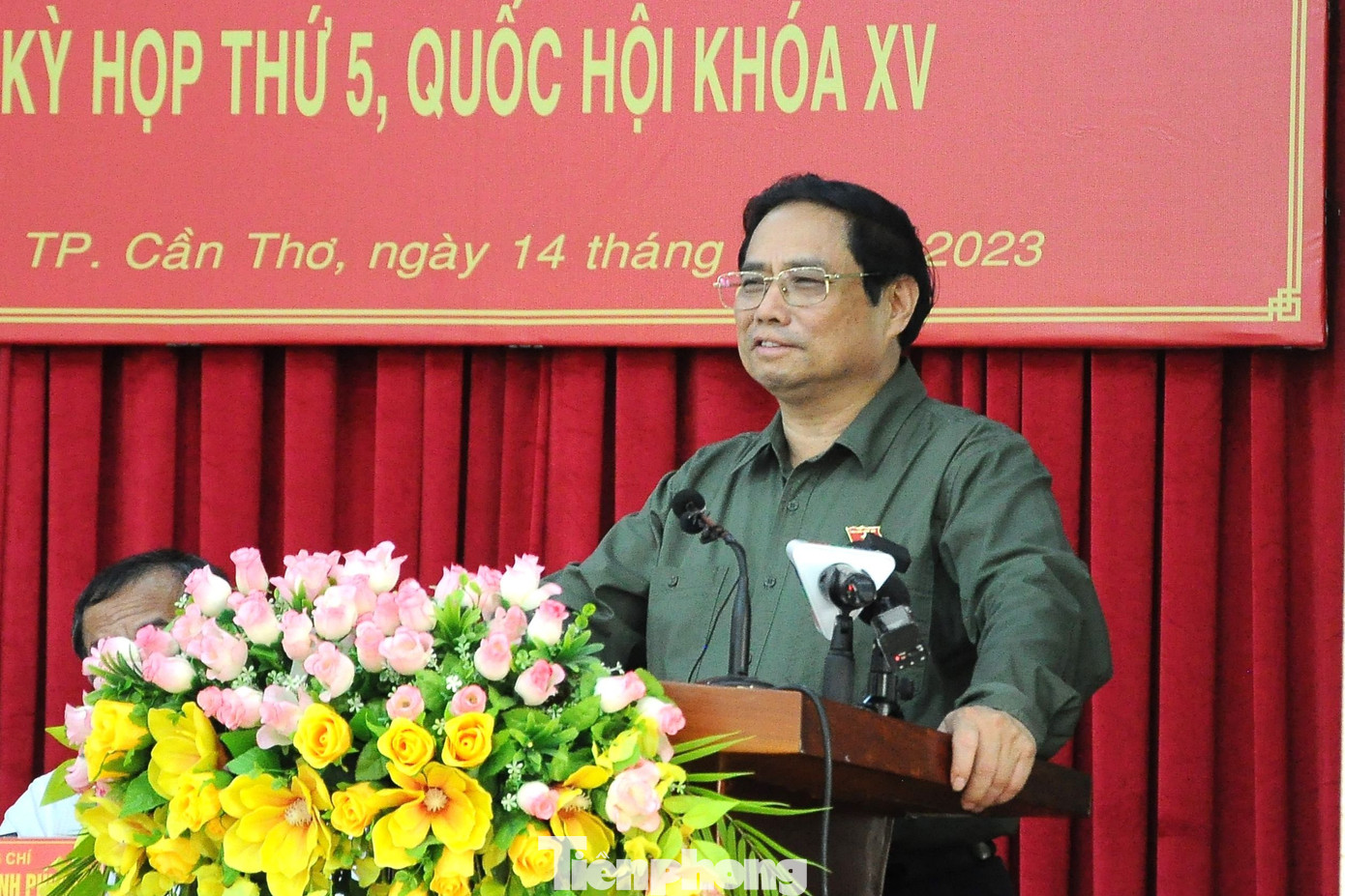 Thủ tướng Phạm Minh Chính phát biểu tại buổi tiếp xúc cử tri. Ảnh: Cảnh Kỳ.