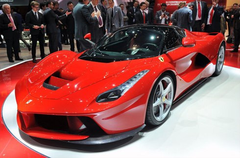 LaFerrari mang thiết kế pha trộn giữa F12 Berlinetta và Enzo
