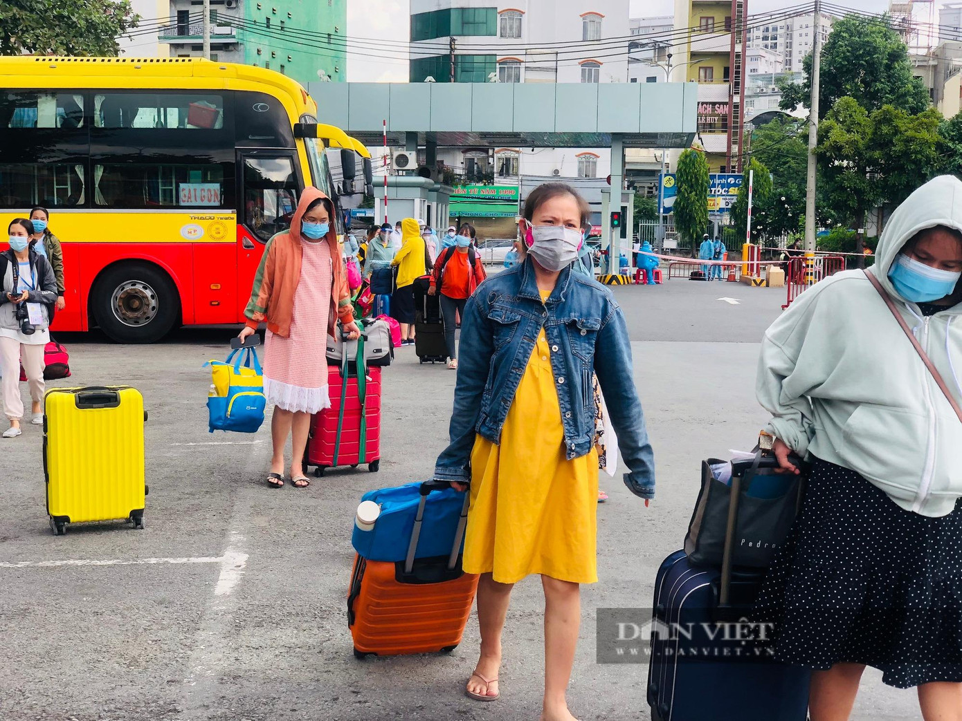 Chương trình &quot;Tấm vé nghĩa tình&quot; đưa hàng ngàn công nhân lao động về quê đón Tết. Ảnh: MQ