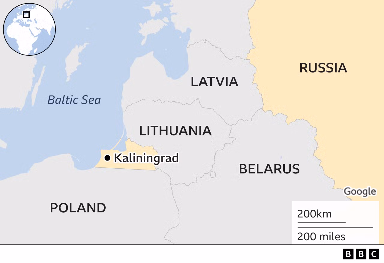 Kaliningrad nằm giữa Ba Lan và Lithuania. Đồ họa: BBC Kaliningrad nằm giữa Ba Lan và Lithuania. Đồ họa: BBC