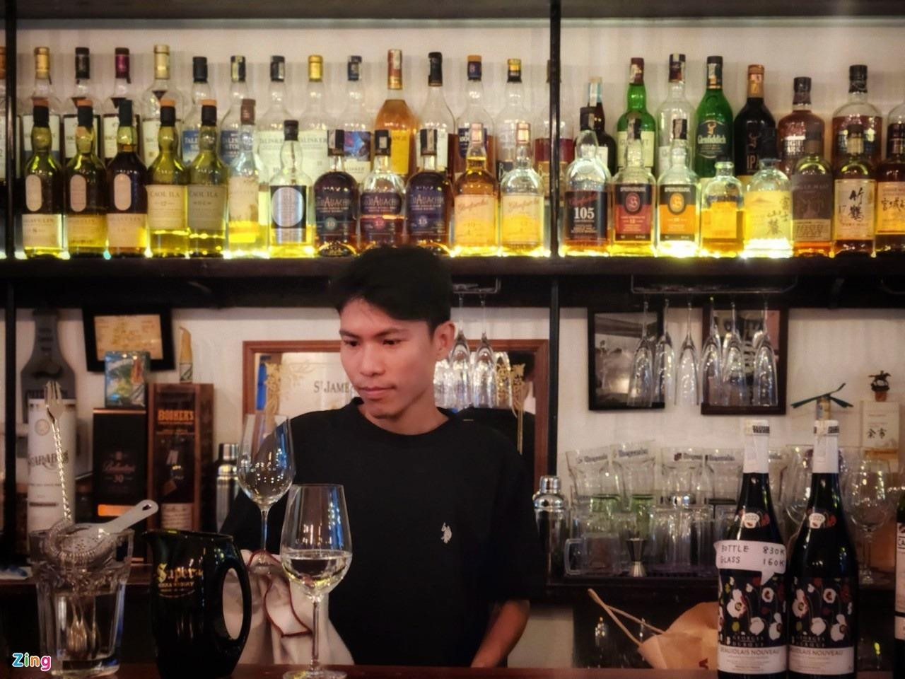 Trung Lộc, quản lý nhà hàng Nhật tại khu phố Phạm Viết Chánh.