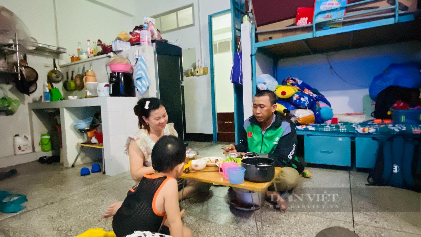 Do ảnh hưởng kinh tế, nhiều công nhân rơi vào cảnh mất việc ngay thời điểm cuối năm. Ảnh: MQ