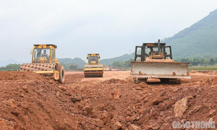 Thi công dự án thành phần cao tốc Bắc - Nam đoạn Mai Sơn - QL45