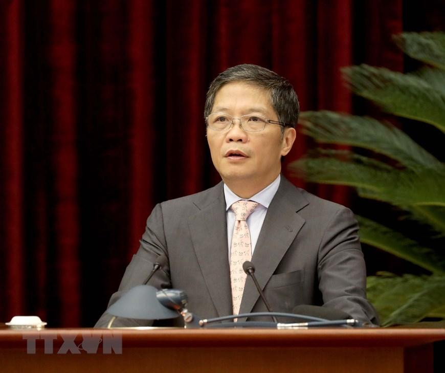 Ông Trần Tuấn Anh, Ủy viên Bộ Chính trị, Trưởng Ban Kinh tế Trung ương trình bày báo cáo tại hội nghị. (Ảnh: Phương Hoa/TTXVN) Ông Trần Tuấn Anh, Ủy viên Bộ Chính trị, Trưởng Ban Kinh tế Trung ương trình bày báo cáo tại hội nghị. (Ảnh: Phương Hoa/TTXVN)