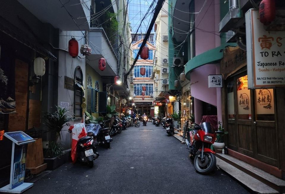 Khu phố Nhật 15B Lê Thánh Tôn.
