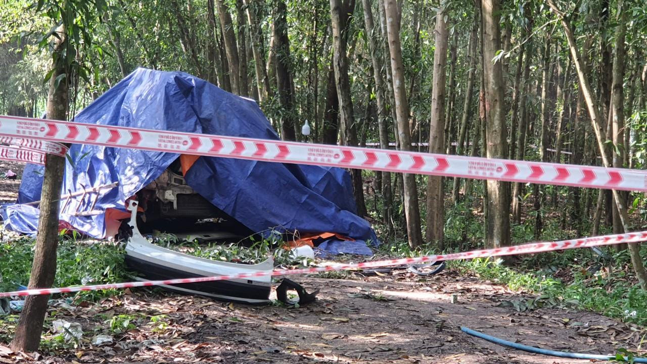 Hiện trường nơi xảy ra vụ nổ được lực lượng chức năng phong tỏa nghiêm ngặt Hiện trường nơi xảy ra vụ nổ được lực lượng chức năng phong tỏa nghiêm ngặt