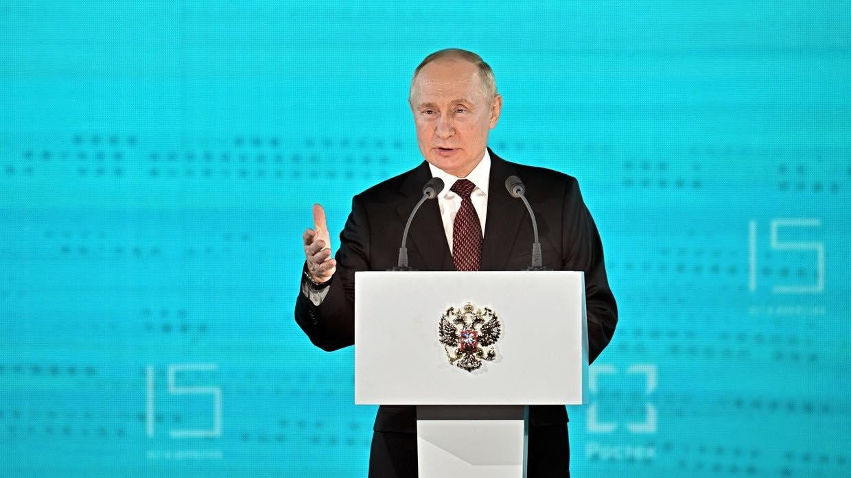 Tổng thống Vladimir Putin phát biểu tại lễ kỷ niệm 15 năm thành lập tập đoàn nhà nước công nghệ cao Rostec hôm 25/11. Ảnh: Sputnik