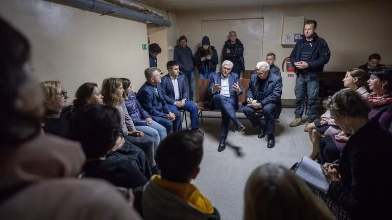 Tổng thống Đức Frank-Walter Steinmeier trú dưới boongke ở Ukraine. Ảnh: Global Look Press