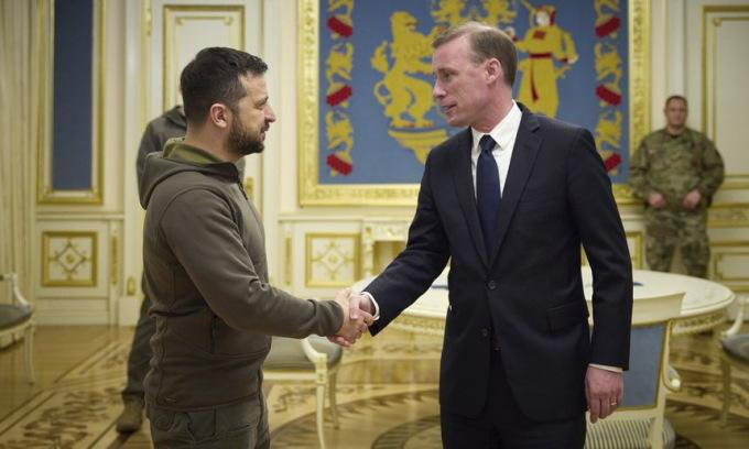 Ông Sullivan đến Kiev gặp Tổng thống Zelensky. Ảnh: AP Ông Sullivan đến Kiev gặp Tổng thống Zelensky. Ảnh: AP