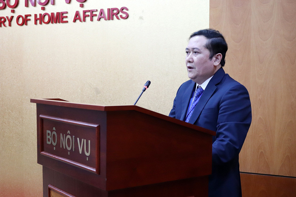 Tân Viện trưởng Viện Khoa học tổ chức nhà nước Lê Anh Tuấn phát biểu nhận nhiệm vụ. Ảnh: KTĐT. Tân Viện trưởng Viện Khoa học tổ chức nhà nước Lê Anh Tuấn phát biểu nhận nhiệm vụ. Ảnh: KTĐT.